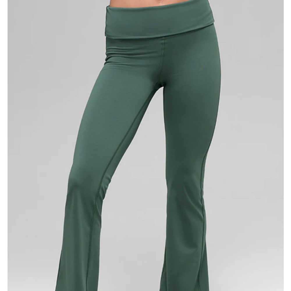 Alo Women's Green Flared Pants